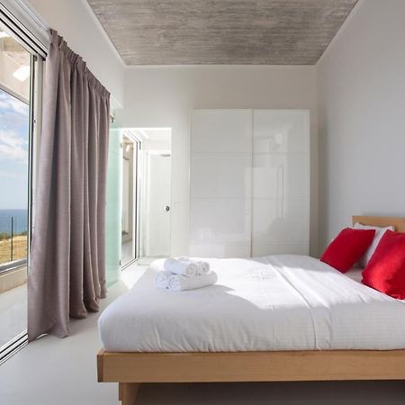Kuro Beach House - Oceanfront Luxury & 25M Pool Achlia エクステリア 写真