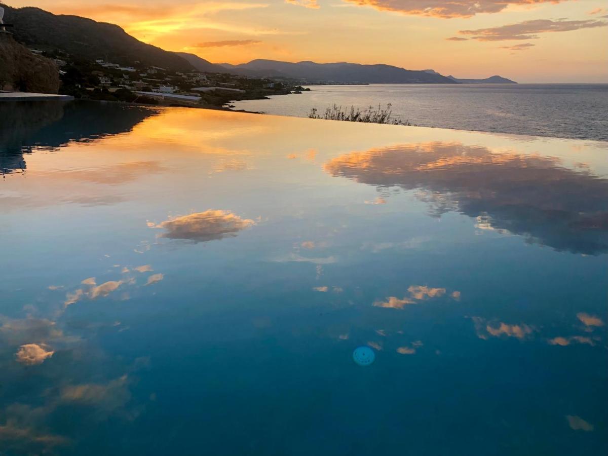 Kuro Beach House - Oceanfront Luxury & 25M Pool Achlia エクステリア 写真