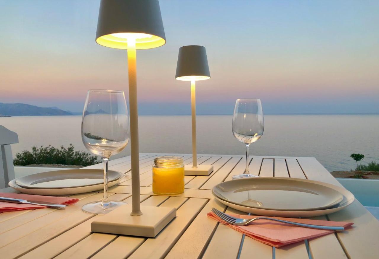 Kuro Beach House - Oceanfront Luxury & 25M Pool Achlia エクステリア 写真