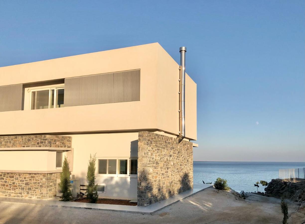 Kuro Beach House - Oceanfront Luxury & 25M Pool Achlia エクステリア 写真