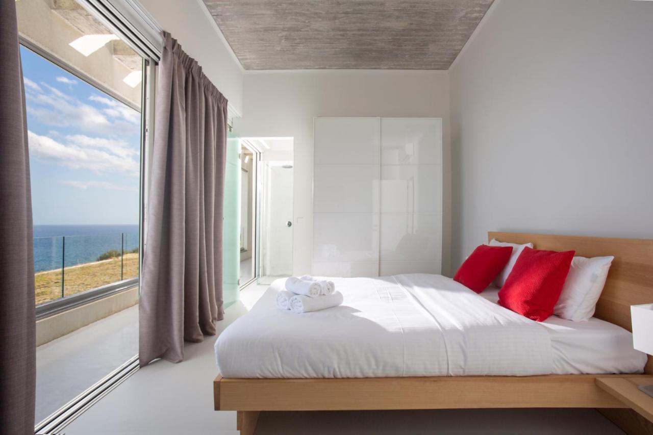 Kuro Beach House - Oceanfront Luxury & 25M Pool Achlia エクステリア 写真