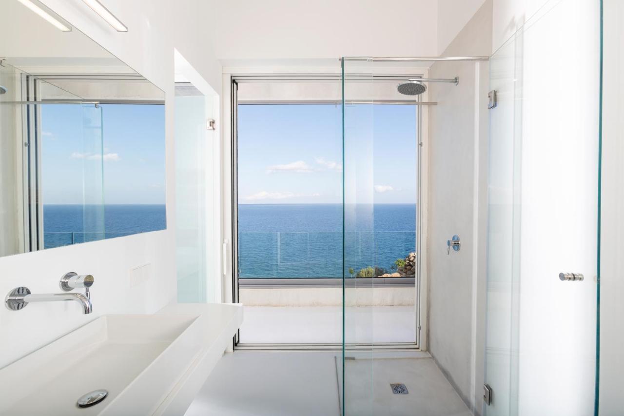 Kuro Beach House - Oceanfront Luxury & 25M Pool Achlia エクステリア 写真